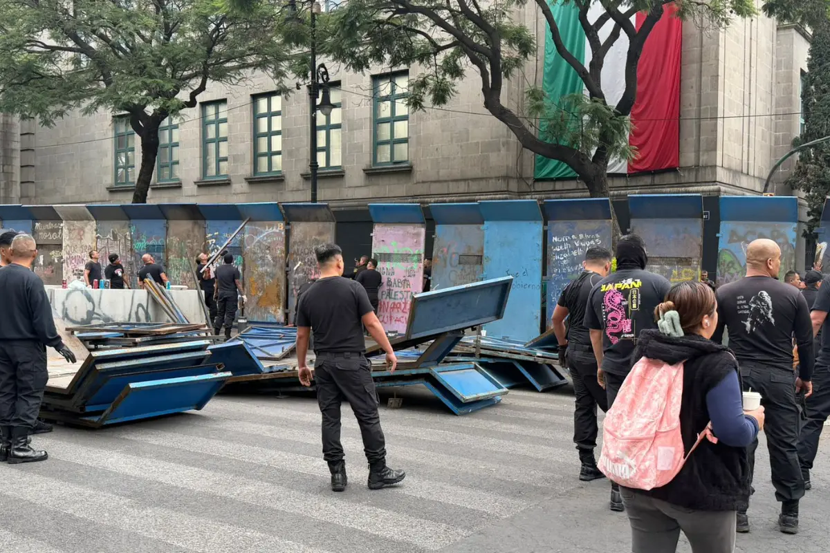 Blindan Reforma y Centro Histórico por marcha de Ayotzinapa. Foto: Ramón Ramírez