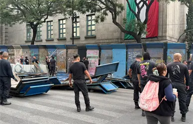 FOTOS | Blindan Reforma y Centro Histórico por marcha de Ayotzinapa