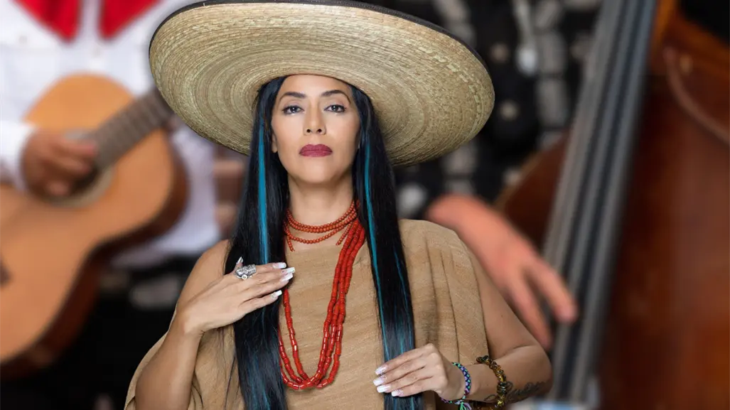 Lila Downs defiende la libertad artística en el debate sobre los corridos en México