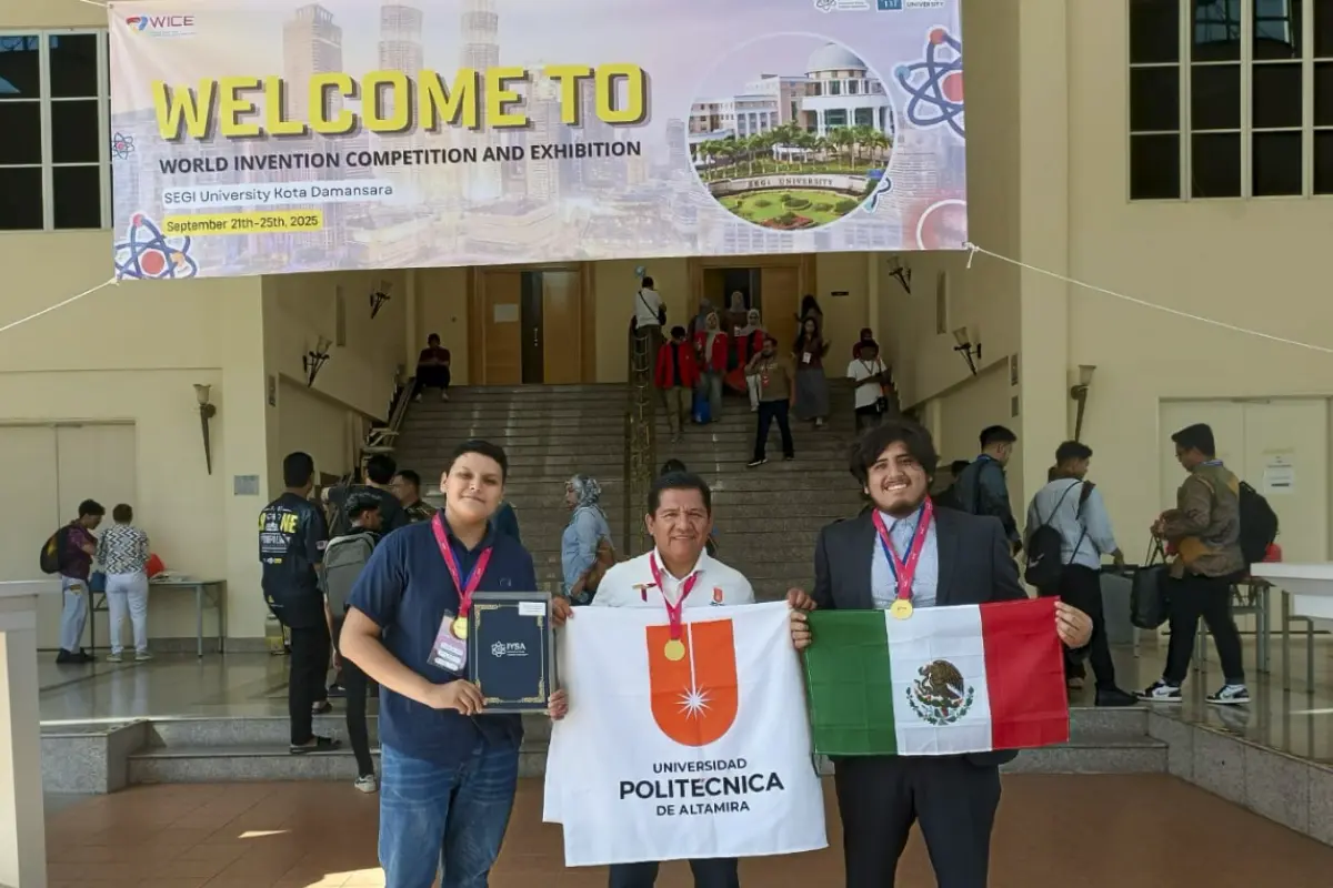 Los estudiantes Víctor Manuel Casarez Medina y Luis Javier López Orta destacaron a nivel internacional con un proyecto agrícola y ambiental. Foto: Carlos García