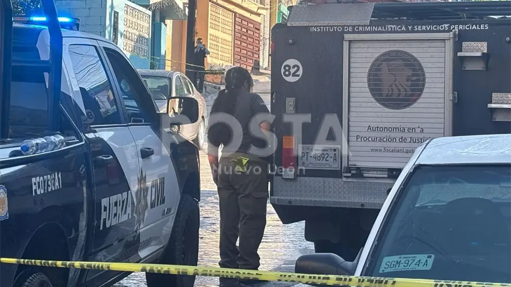 Balacera en zona norte de Monterrey deja carros y casa dañados
