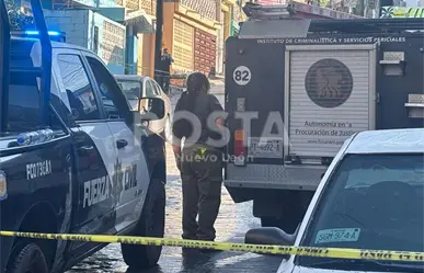 Balacera en zona norte de Monterrey deja carros y casa dañados