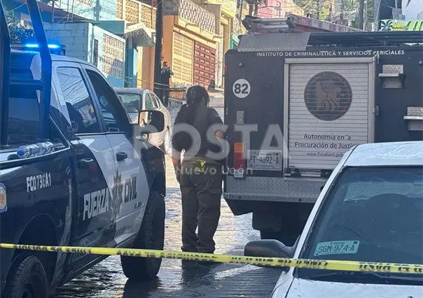 Balacera en zona norte de Monterrey deja carros y casa dañados