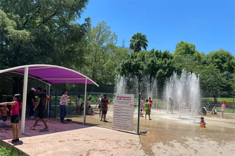 La fuente pies descalzos, es uno de los lugares más concurridos del parque | Foto: FB
