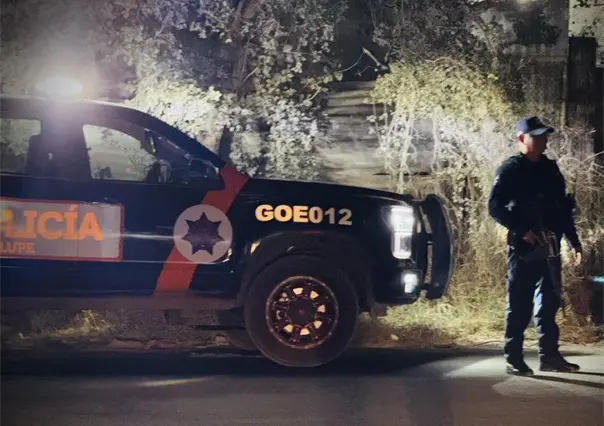 Mujer es rescatada por policías en el Bulevar Miguel de la Madrid