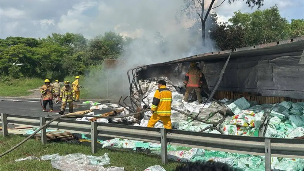 Tragedia en Altamira: chofer muere calcinado tras volcar en su tráiler