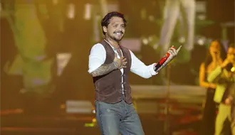 Christian Nodal ahora es relacionado con una famosa presentadora venezolana ¿le pidió el número de teléfono?