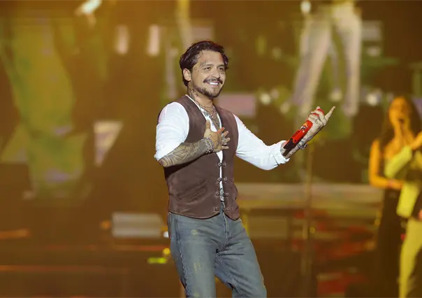 Christian Nodal ahora es relacionado con una famosa presentadora venezolana, &iquest;le pidi&oacute; el n&uacute;mero de tel&eacute;fono?