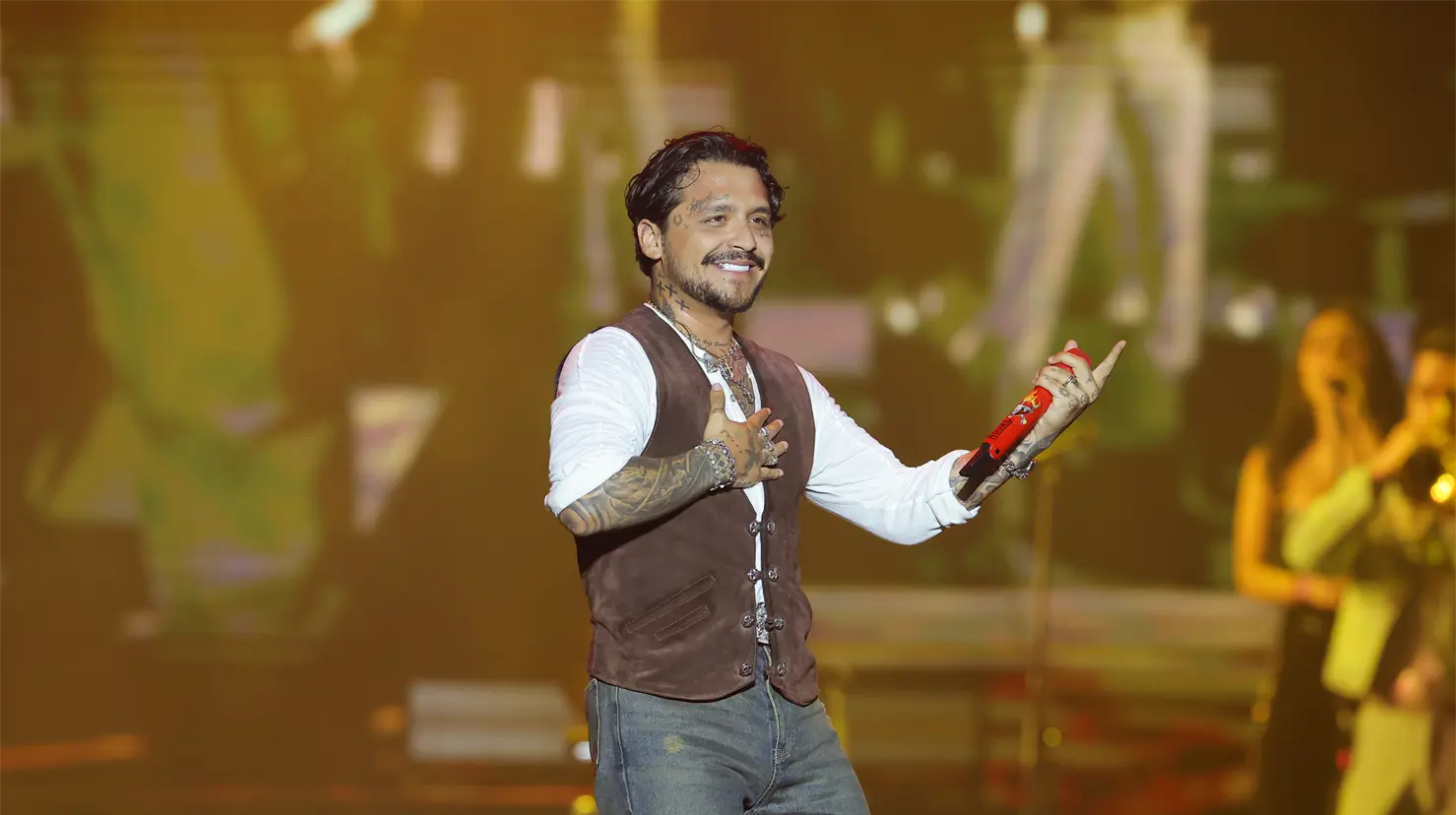Christian Nodal ofreció anoche un concierto de dos horas en los Campos de la Dirección General de Deportes de la UANL. Fotos. Cortesía UANL.