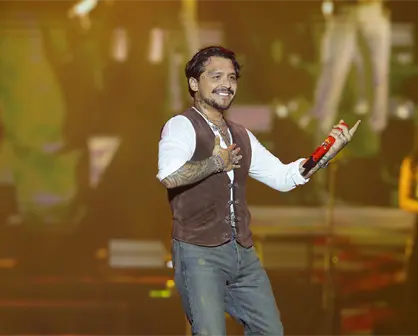 Christian Nodal se molesta al ser abucheada Ángela Aguilar en la UANL