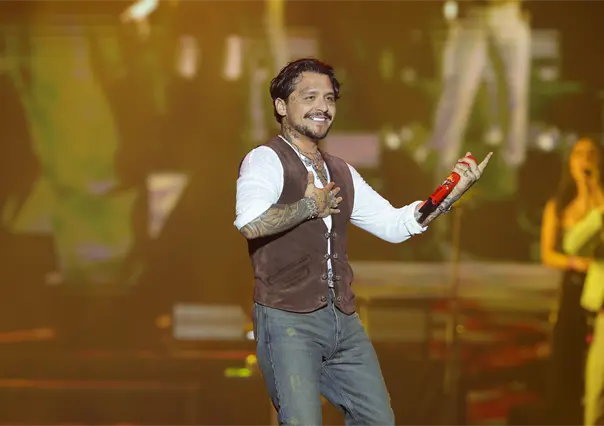 Christian Nodal se molesta al ser abucheada Ángela Aguilar en la UANL