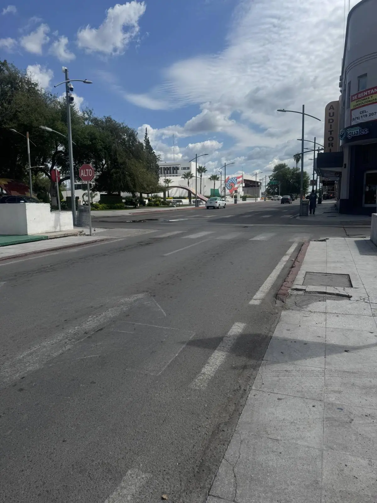 Así se ve la vía hacia los puentes internacionales de Piedras Negras totalmente vacía / Foto: Nieves de los Santos