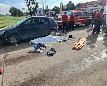 Muere hombre al infartarse en su carro frente a Estación de Bomberos