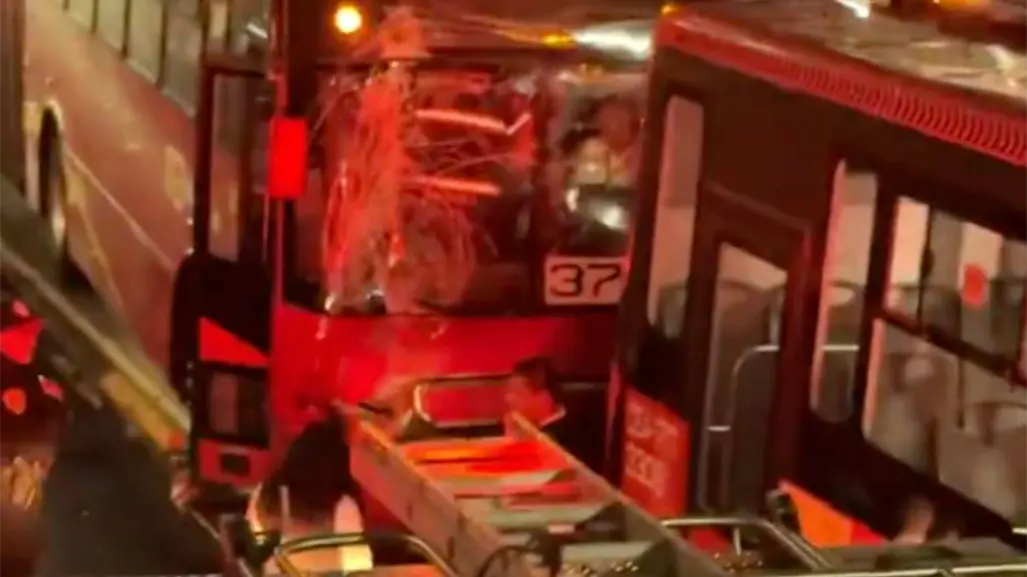 Choque de dos unidades de Metrobús CDMX en Benito Juárez deja 12 heridos