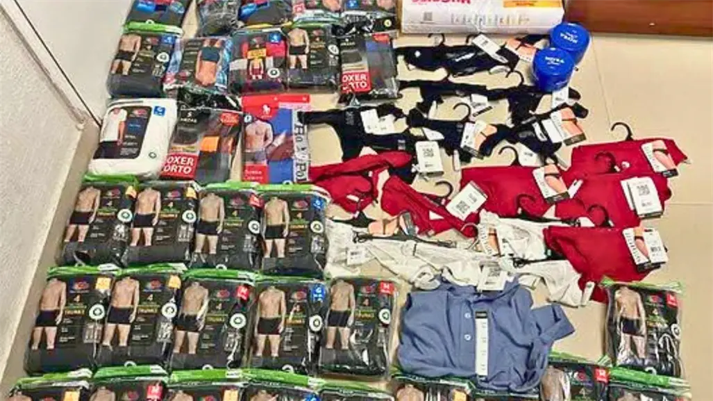 Arrestan a cuatro farderos en centro comercial del Edomex