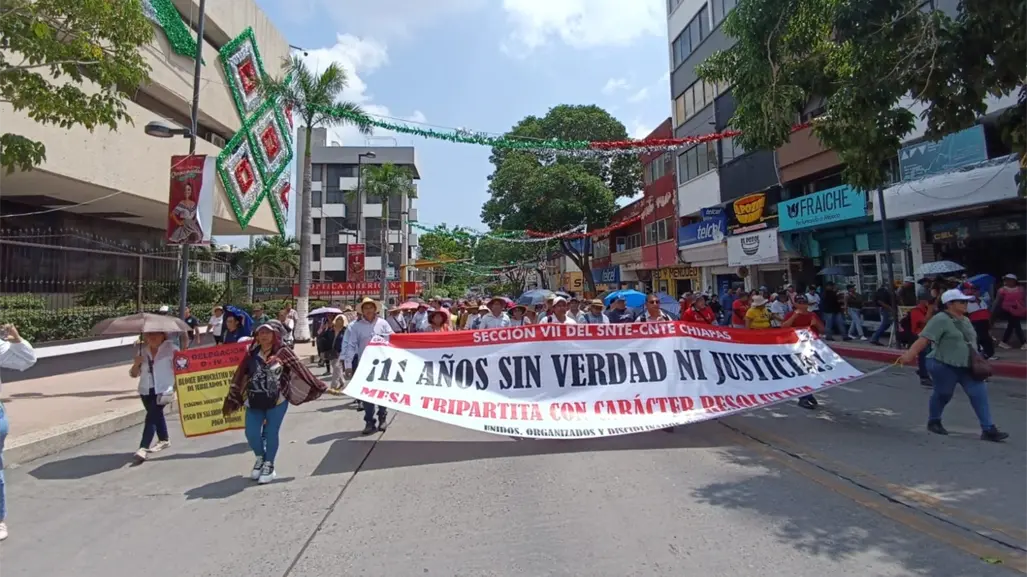 Ayotzinapa: Maestros de la CNTE marchan y bloquean carreteras en Chiapas