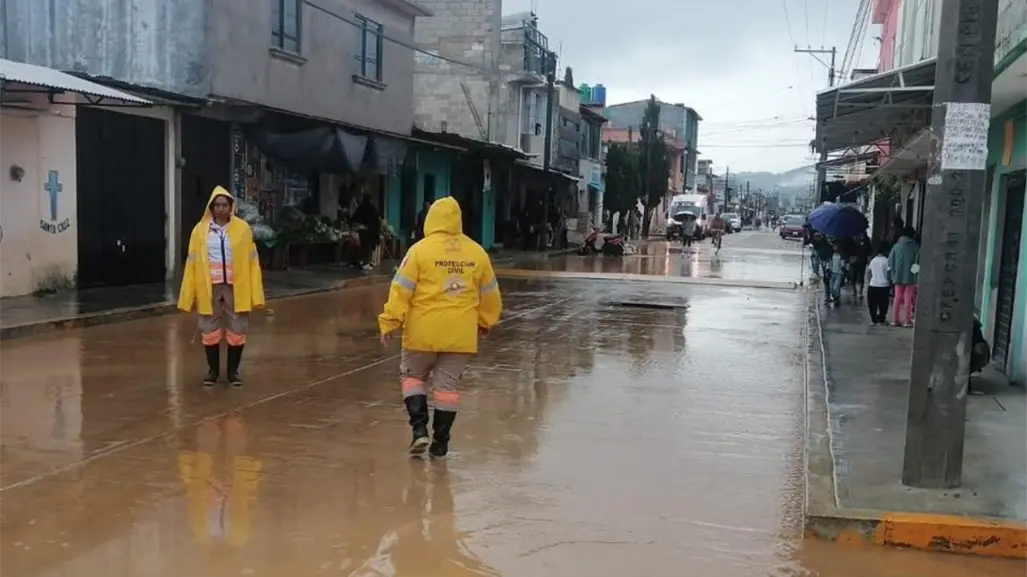 Fuertes lluvias en Chiapas provocan deslaves y aumento en niveles de los arroyos