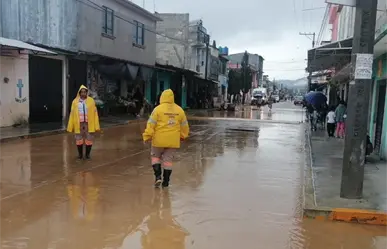 Fuertes lluvias en Chiapas provocan deslaves y aumento en niveles de los arroyos