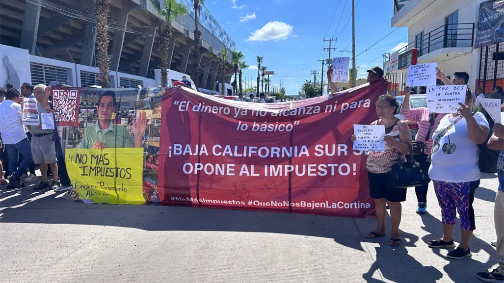 Manifestaciones marcan la visita de Claudia Sheinbaum a La Paz
