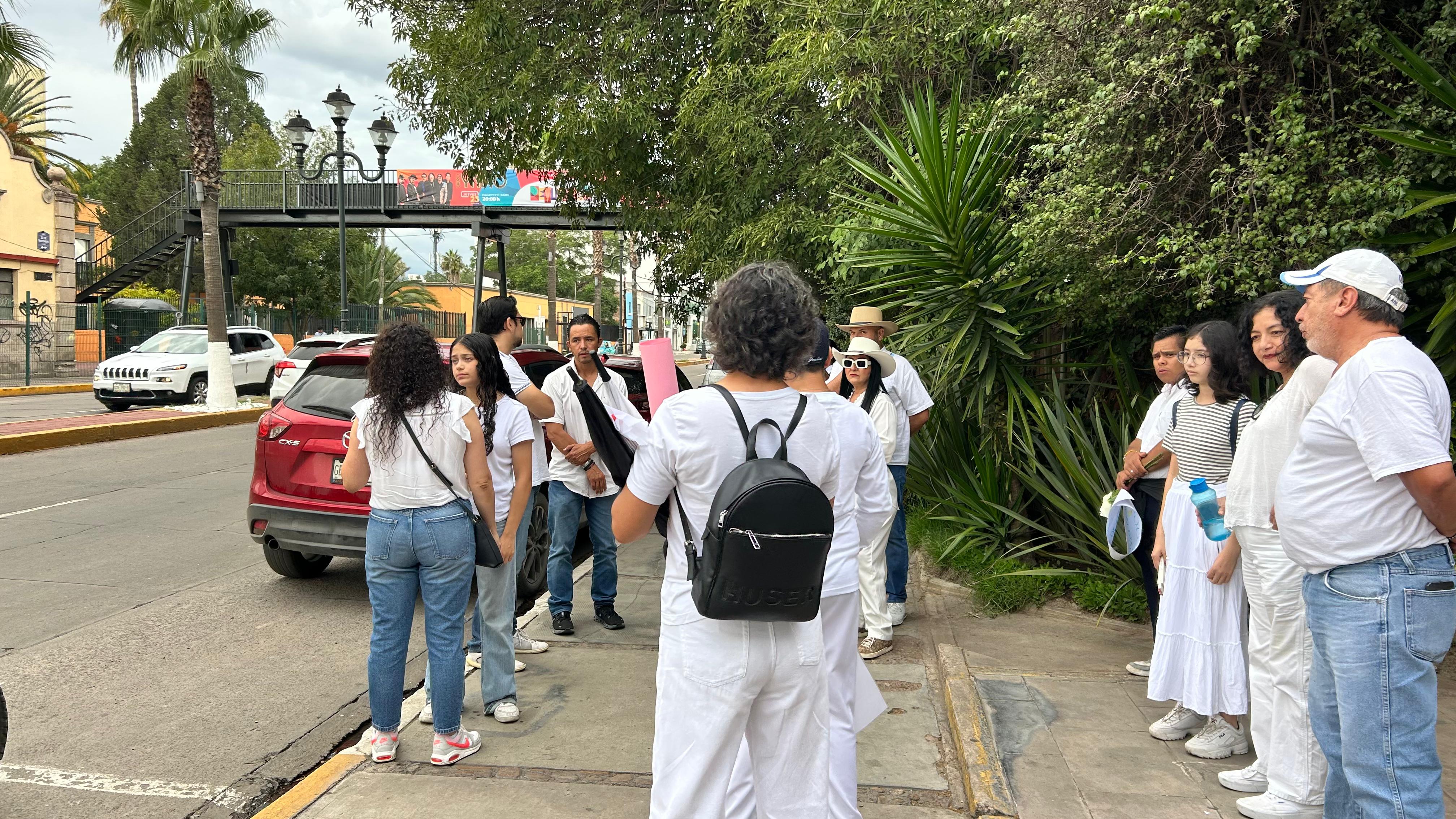 Minutos antes de la marcha por Justicia para Nicole, la gente comienza a llegar