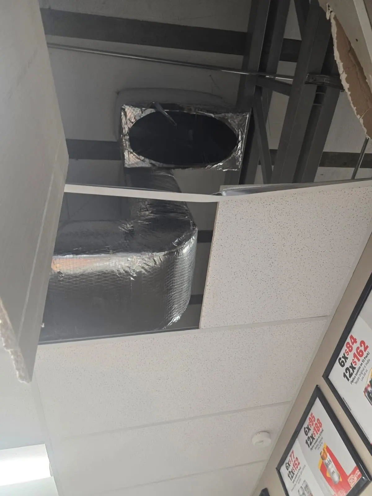 El modus operandi sorprendió a los oficiales, ya que el ingreso por un ducto de ventilación no es una práctica común. /Foto: Cortesía