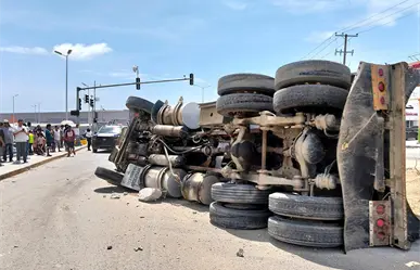 Chofer a juicio tras accidente con 10 autos en Cabo San Lucas