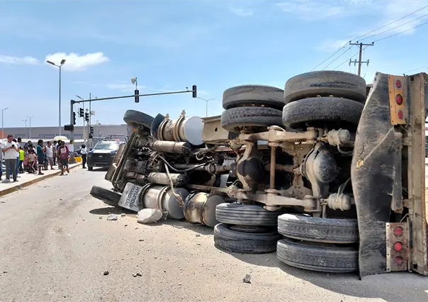 Chofer a juicio tras accidente con 10 autos en Cabo San Lucas