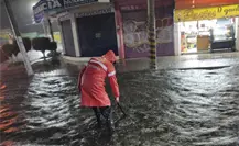 Afectaciones por fuertes lluvias en algunos municipios del Edomex: drenajes colapsados y calles encharcadas