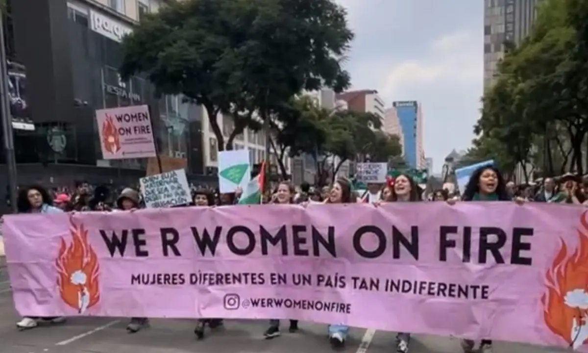 Marcha 28S recorre Paseo de la Reforma. Foto: Paola Atziri Paz