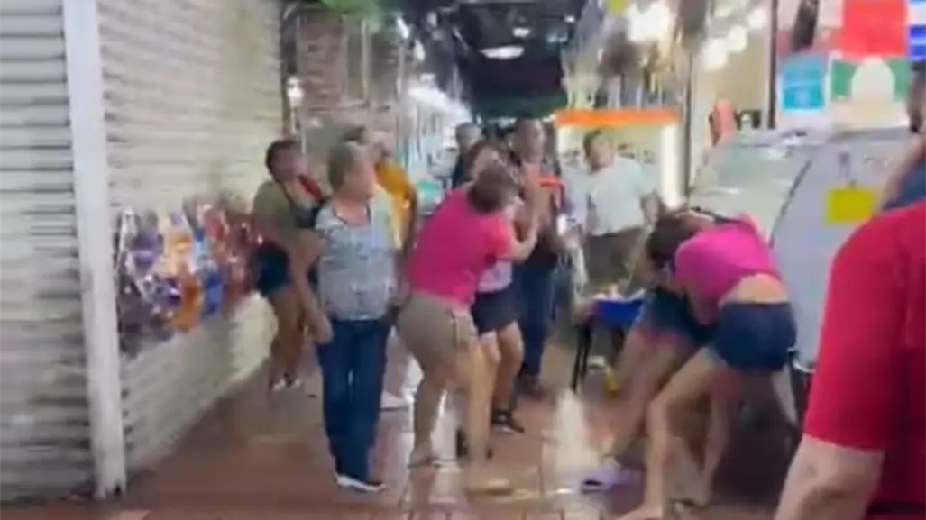 VIDEO | Captan pelea entre mujeres en el Mercado Juárez