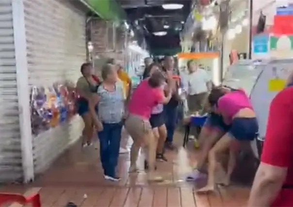 VIDEO | Captan pelea entre mujeres en el Mercado Juárez