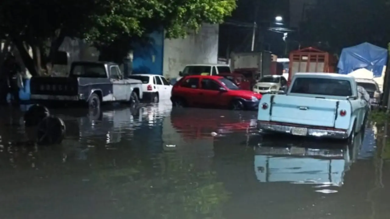 VIDEO | Lluvias intensas inundan calles y hospitales en Los Reyes La Paz y Nezahualcóyotl. Foto: @CafeYMiopia / La Voz de Los Reyes