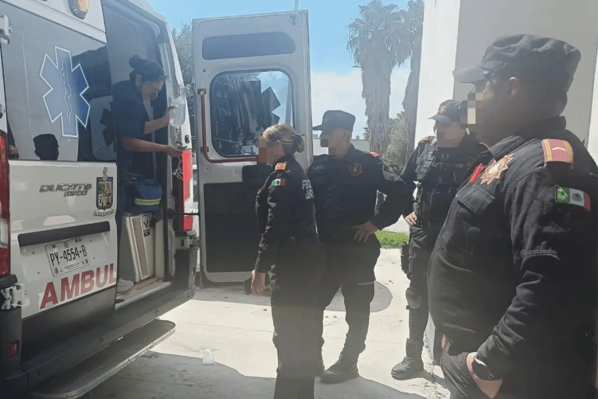 Tras el nacimiento, Aracely y su bebé fueron estabilizados y trasladados en una ambulancia de la corporación hacia el Hospital Metropolitano. Foto: Fuerza Civil.