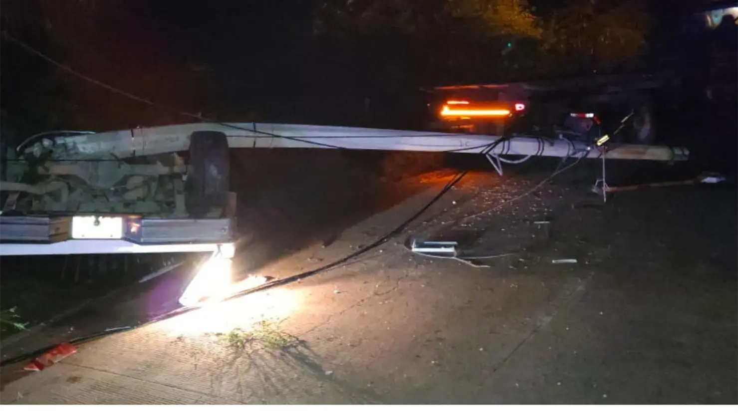 Volcadura ocasionó muerte a un jóven. Foto: Especial.