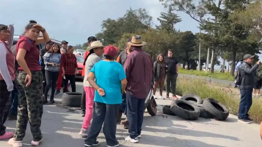 Bloqueo en autopista Toluca-Palmillas termina en ataque armado en el Edomex