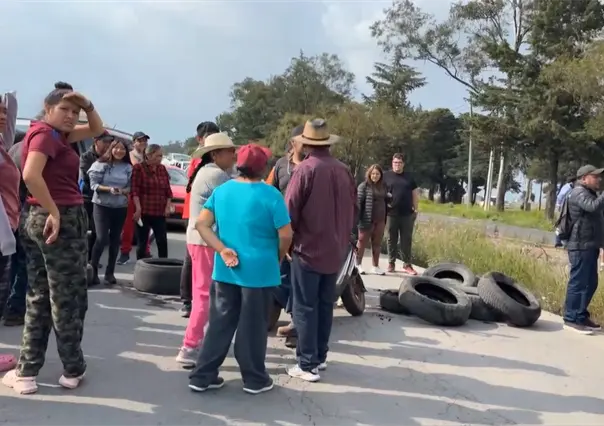 Bloqueo en autopista Toluca-Palmillas termina en ataque armado en el Edomex