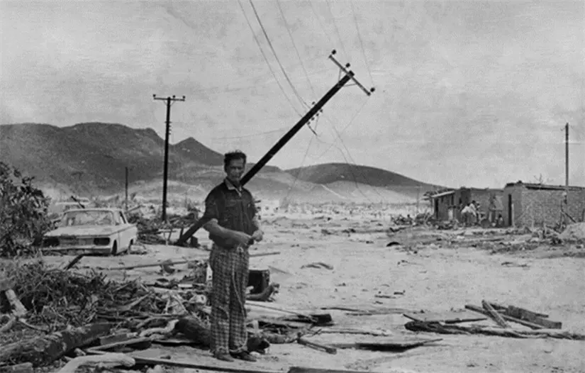 Las viviendas fueron destruidas por la ruptura de la represa del arroyo El Cajoncito. Foto: Archivo Histórico Pablo L. Martínez