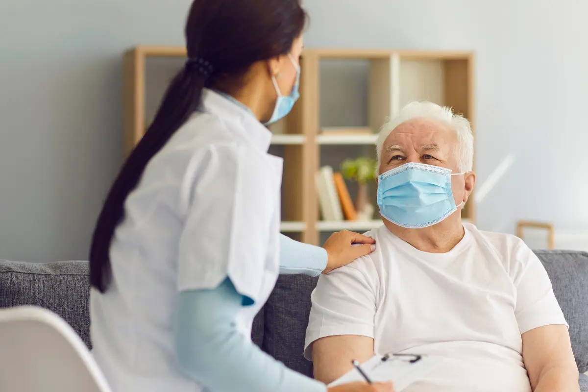 La Secretaría de Salud señaló que, aunque el riesgo de infección no es alto, de cualquier manera se recomienda el uso obligatorio de cubrebocas al interior de unidades médicas. Foto Ilustrativa: Canva.