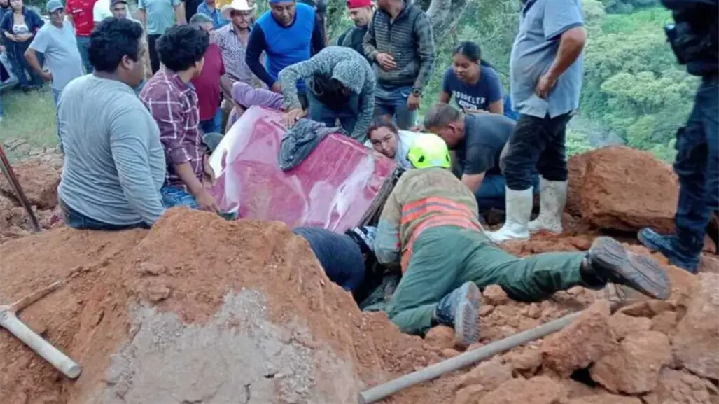 Cierre total de autopistas y otras vialidades en un municipio de Edomex: derrumbes de alto riesgo