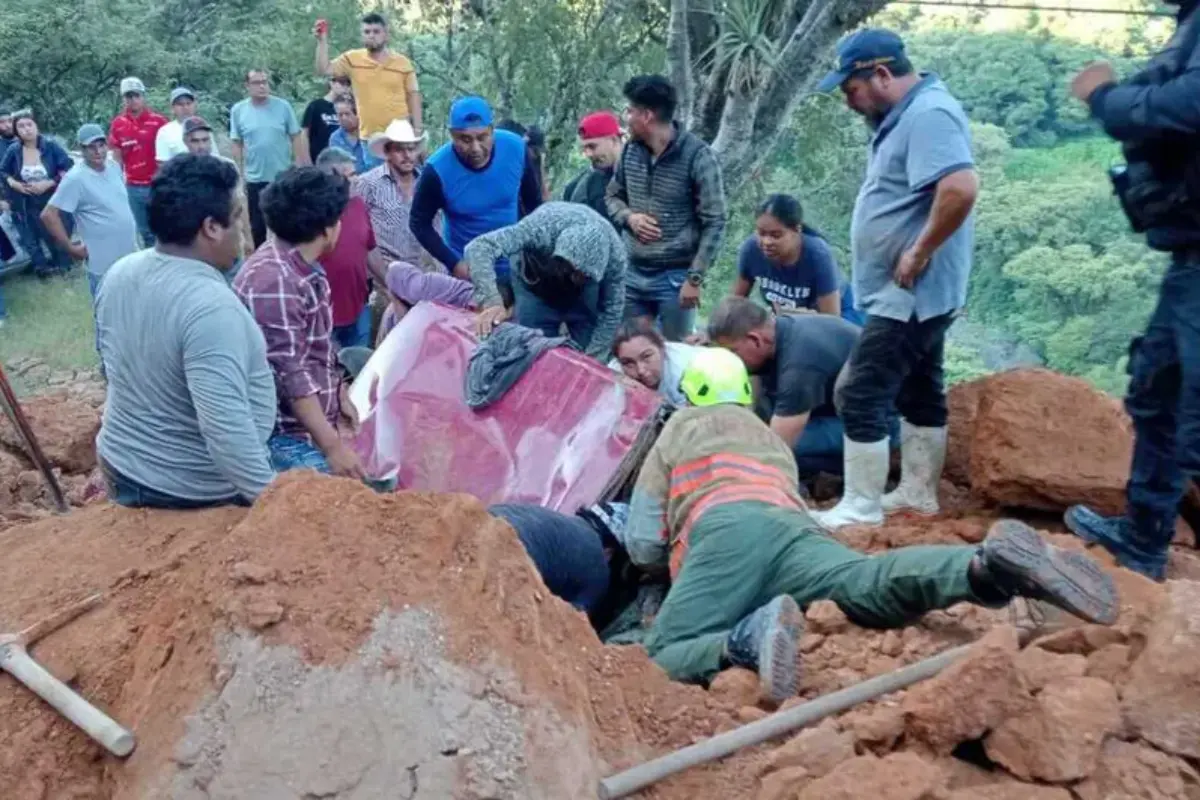 Derrumbes en autopistas del Edomex.     Foto: Especiales