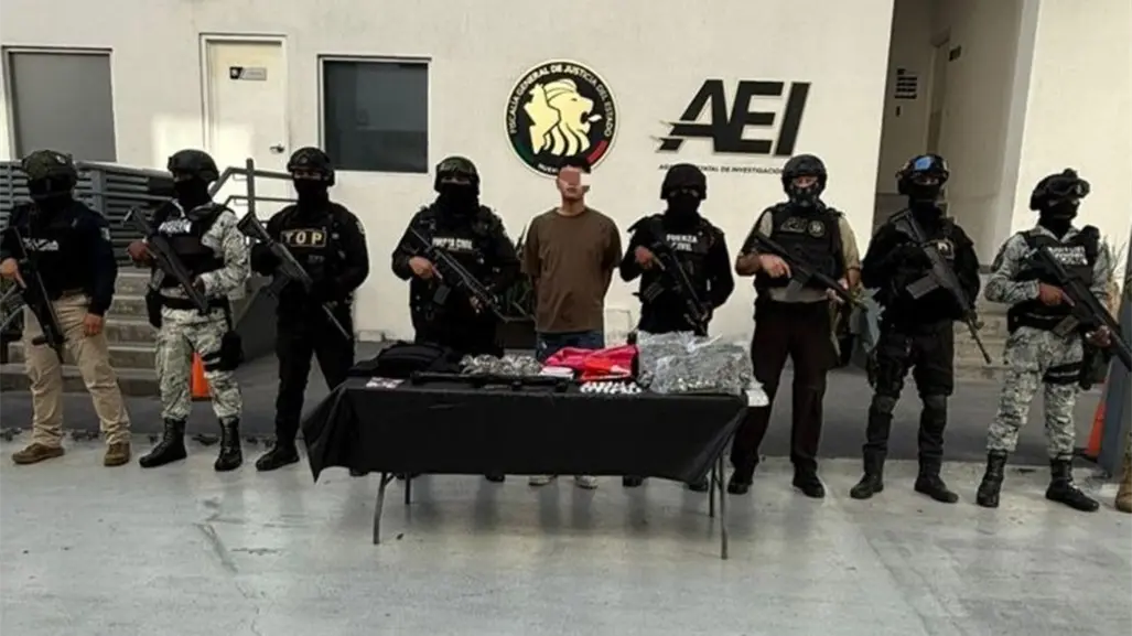 Operativo en Escobedo frena a presunto delincuente con armas y droga