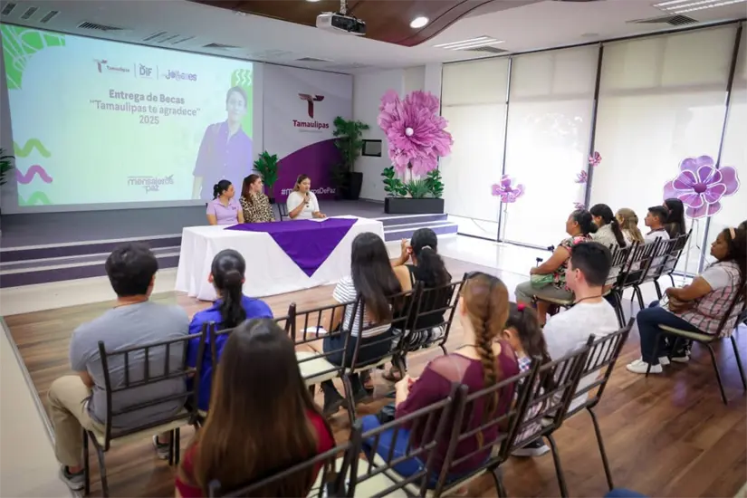 Esta beca es para alumnos en condiciones económicas adversas y de nivel medio superior y superior | Foto: DIF Tamaulipas