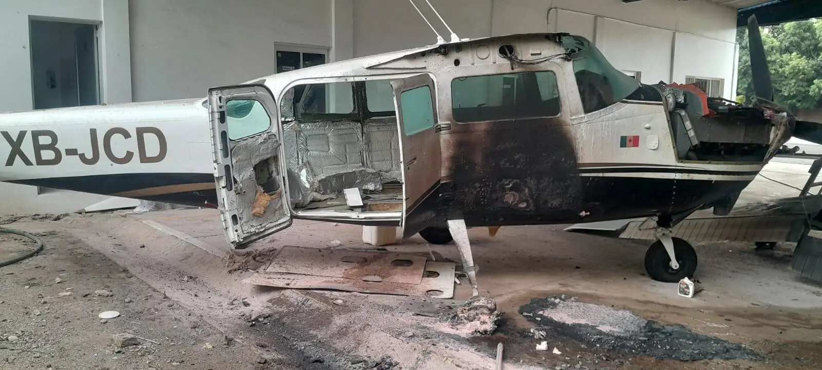 Ataque armado en Tepalcatepec deja avioneta destruida y dos más dañadas. Foto: X (@Eco1_LVM)