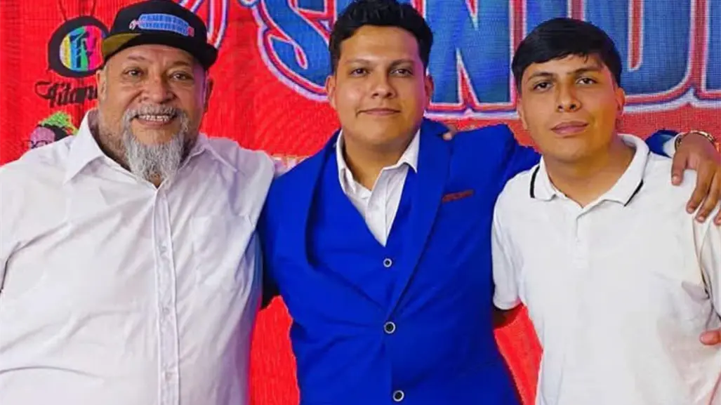 VIDEO | Integrantes de Suerte Sonidera atacan auto en Edomex con golpes y un gato hidráulico