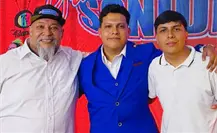 VIDEO | Integrantes de Suerte Sonidera atacan auto en Edomex con golpes y un gato hidráulico