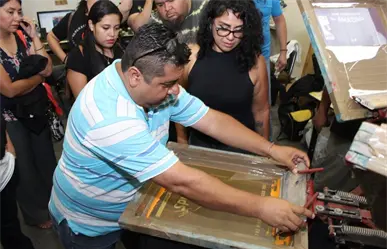 Igualdad e Inclusión impulsa creatividad con curso de serigrafía en Centros Comunitarios de NL