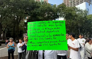 Manifestantes bloquean Paseo de la Reforma por denuncias de corrupción en el IMSS