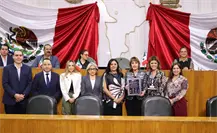 María Julia Lafuente recibe reconocimiento del Congreso de Nuevo León por 48 años de trayectoria