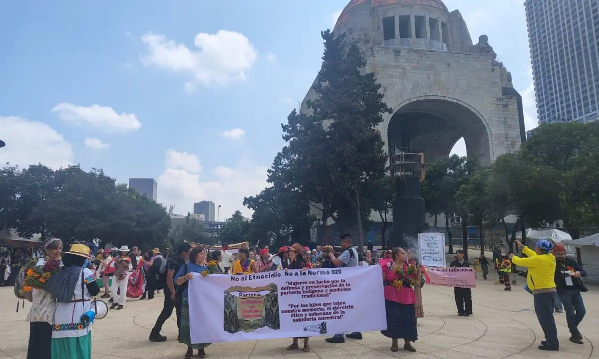 Marcha de Parteras tradicionales en CDMX.  Foto: X (@SCPPyBG)
