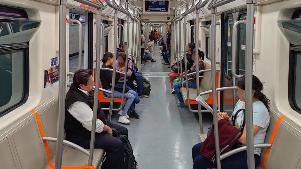 VIDEO | Mujeres en vagón exclusivo CDMX enfrentan a usuaria que bajó a padre extranjero con hijos